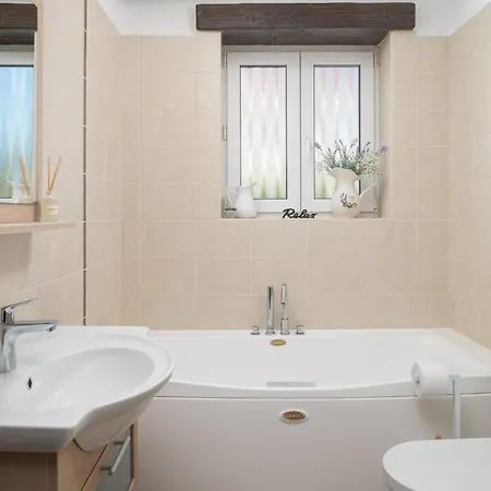 Quince Zadarvillas Vila