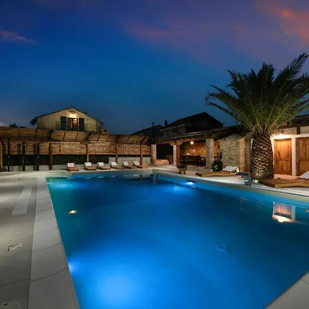 Quince Zadarvillas Vila *