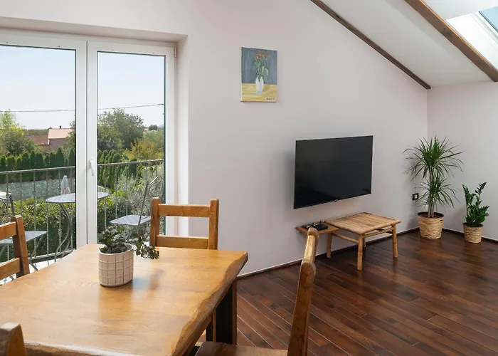 فيلة Quince Zadarvillas