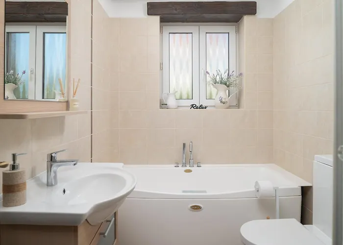 Quince Zadarvillas فيلة