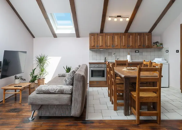 Quince Zadarvillas Murvica (Policnik)