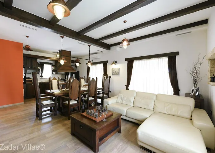 Quince Zadarvillas فيلة *