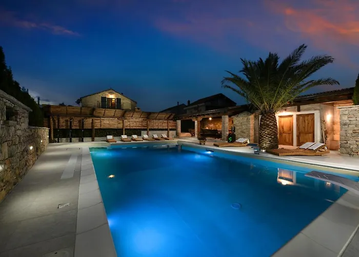 Quince Zadarvillas فيلة *