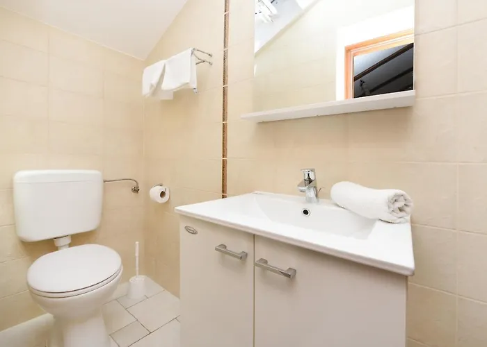 Quince Zadarvillas فيلة Murvica (Policnik)